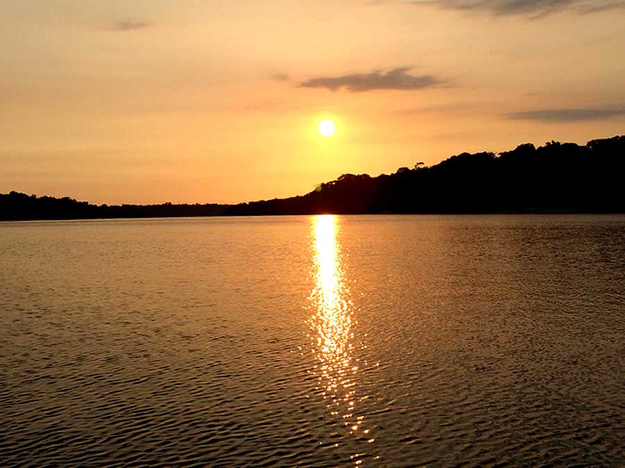 Pôr do sol no rio