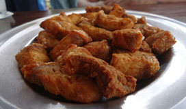 Peixe frito preparado a bordo